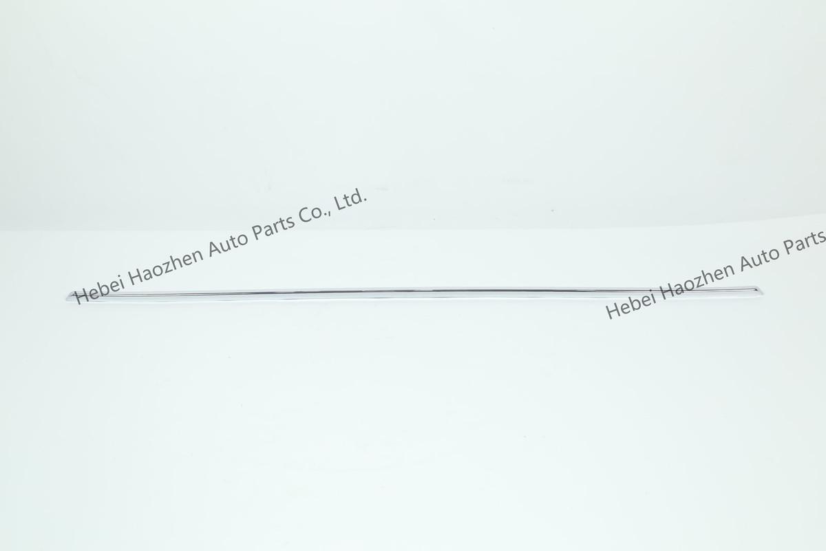 31425423 Rear Bumper Chrome Strip - Image 4