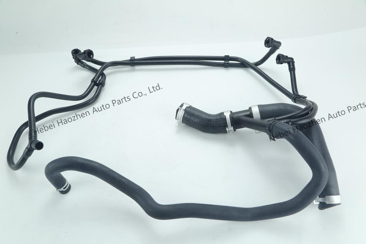 LR050854 Radiator上 Water Hose - Image 3