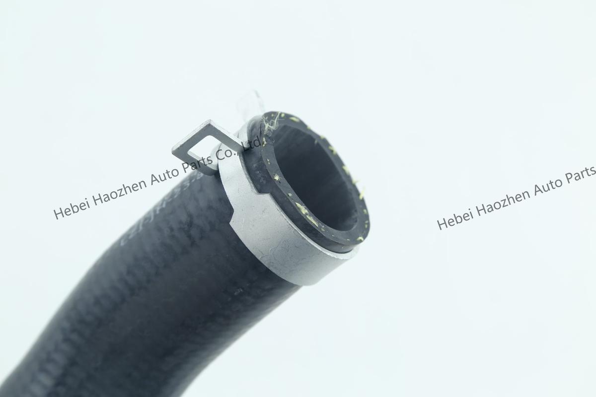 LR050854 Radiator上 Water Hose - Image 6