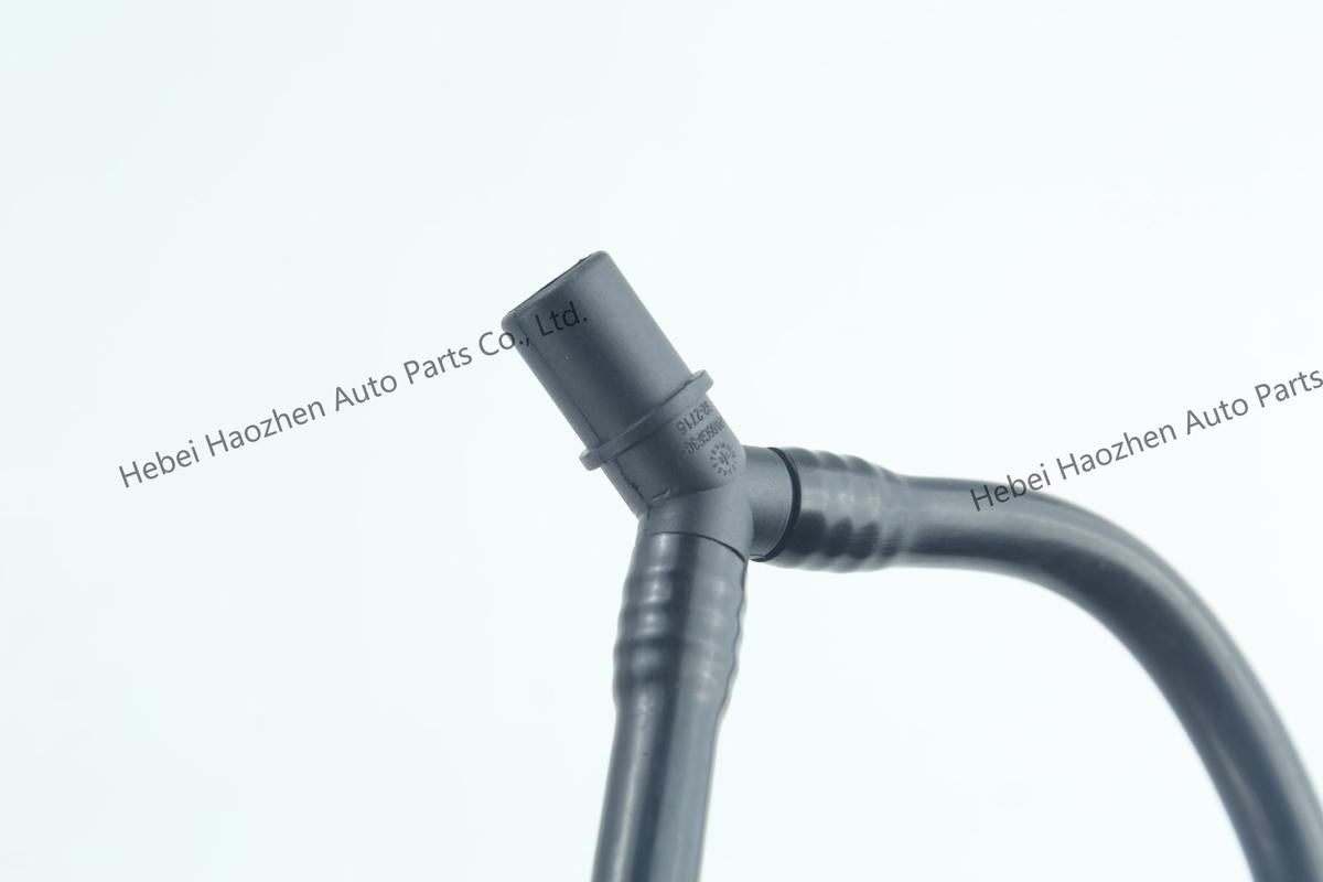 LR050854 Radiator上 Water Hose - Image 7