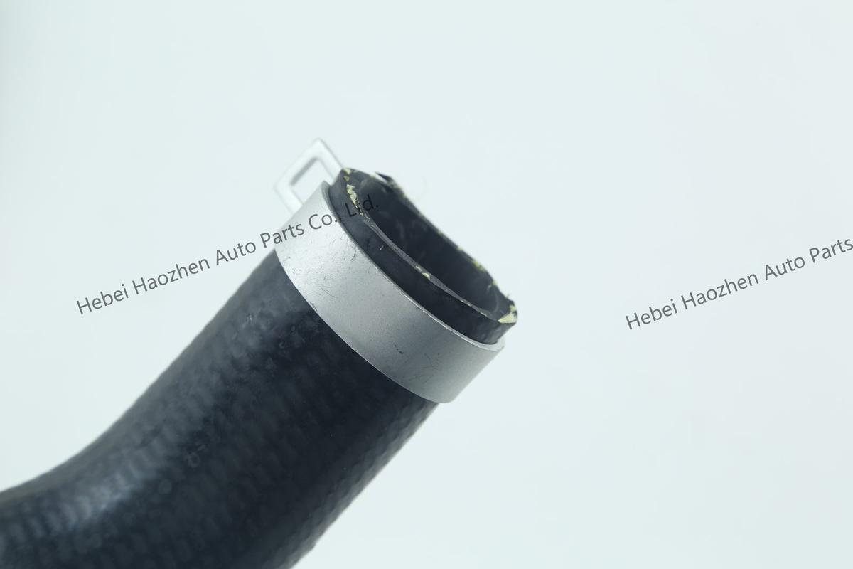 LR050854 Radiator上 Water Hose - Image 8