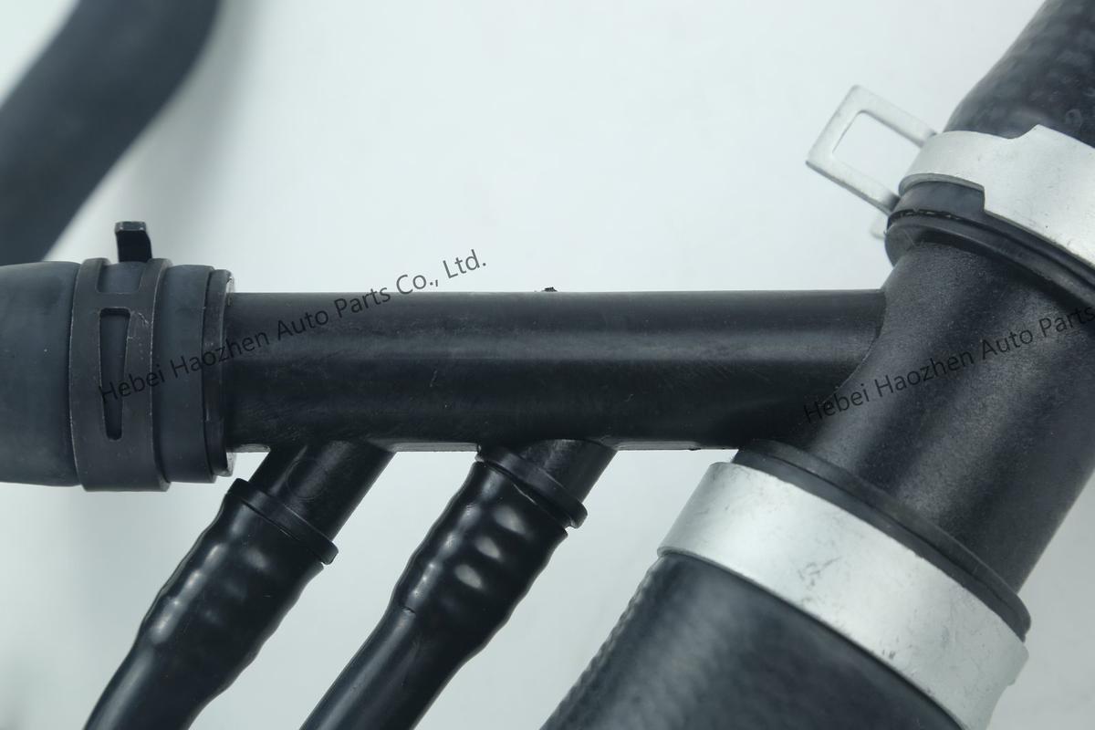 LR050854 Radiator上 Water Hose - Image 9