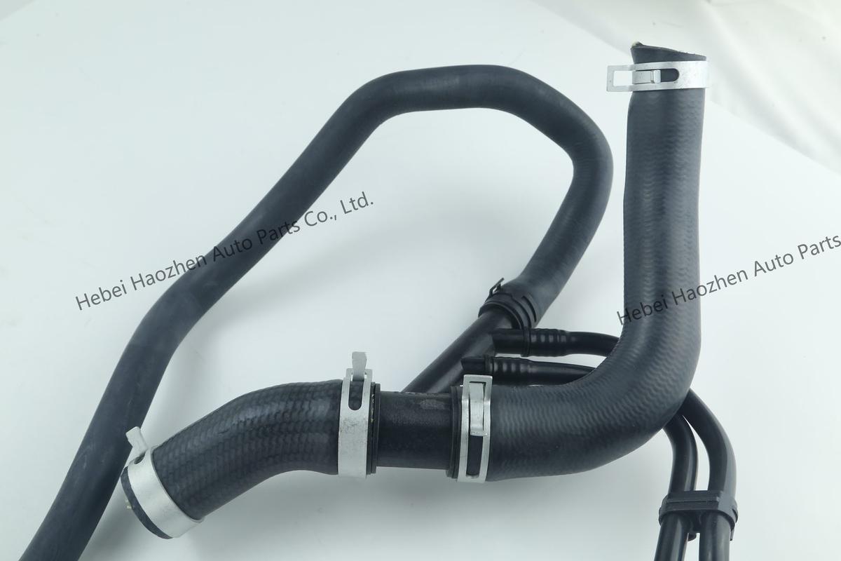 LR050854 Radiator上 Water Hose - Image 11