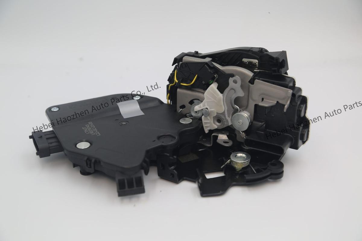 LR078743 Door Lock - Image 4